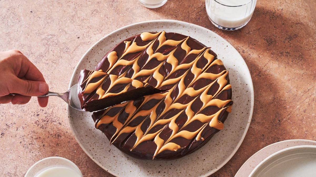 Flourless Peanut Butter Chocolate Cake